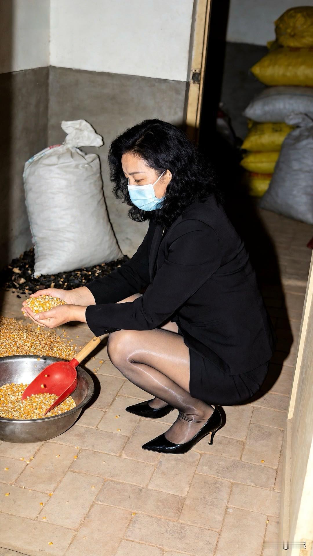 职场女性化身农妇，体验劳动的乐趣！🌾👩‍💼