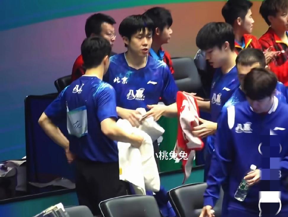 王楚钦一到澳门就开始训练了，
不跟团队一起走也有好处，
就是你都不知道人家是什么