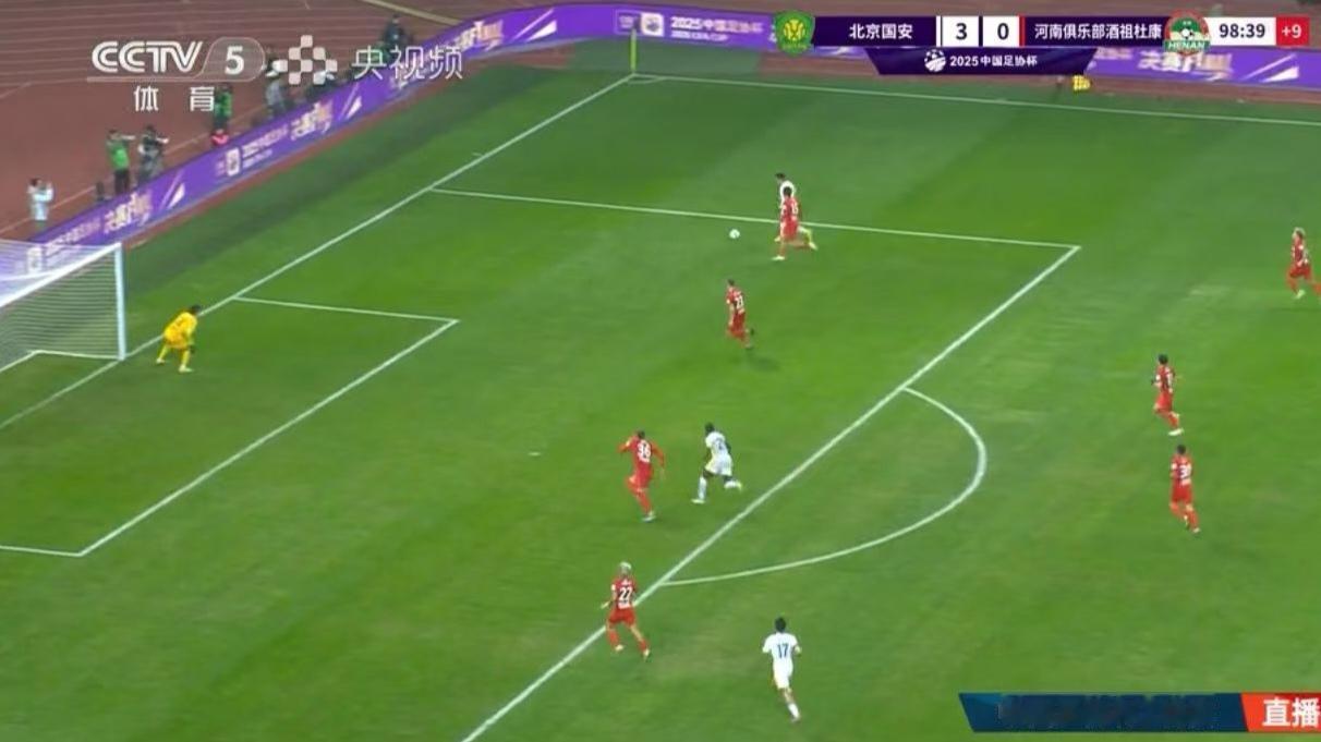 北京国安队时隔7年勇夺足协杯冠军！
12月6日晚上，北京国安队在足协杯决赛中凭借