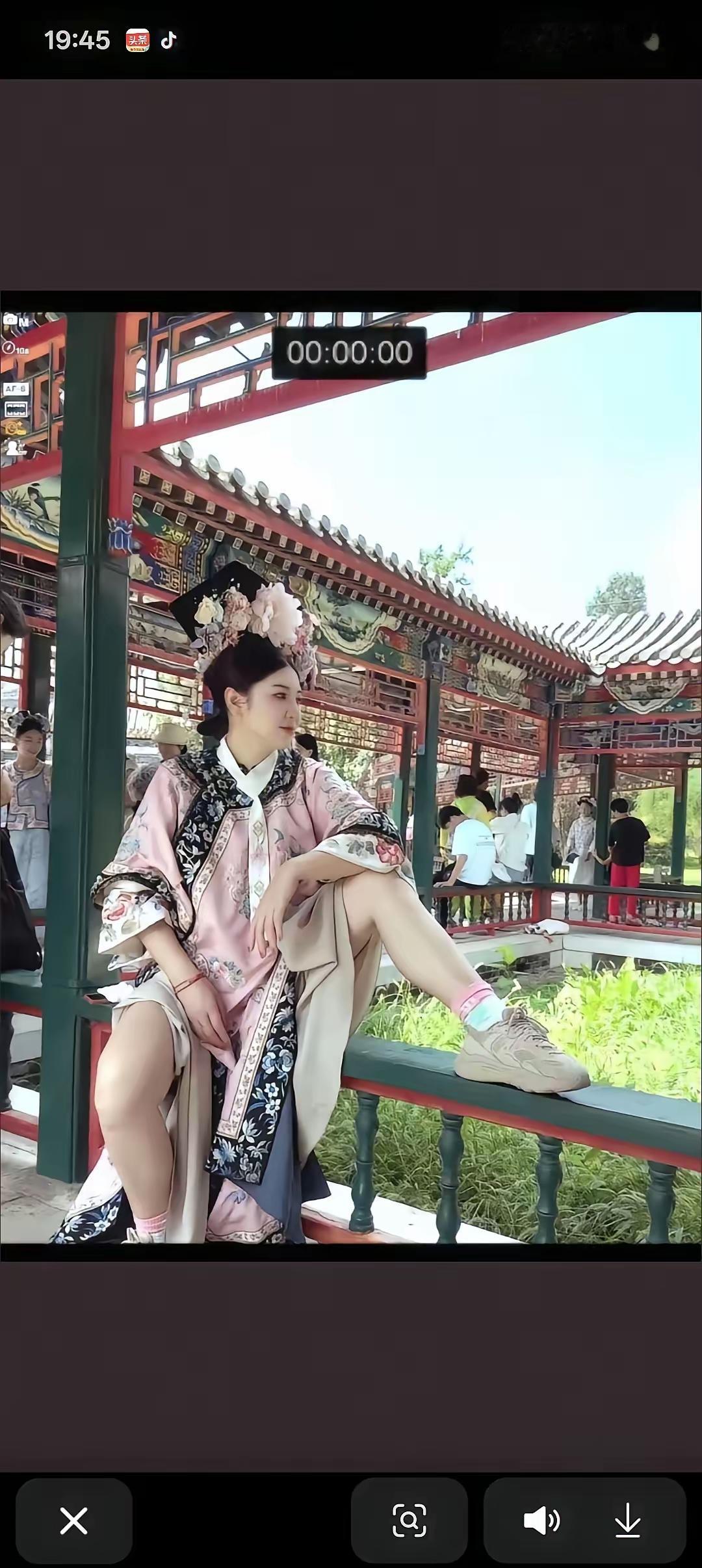 有点小热，撩一撩裙子又怎样了？