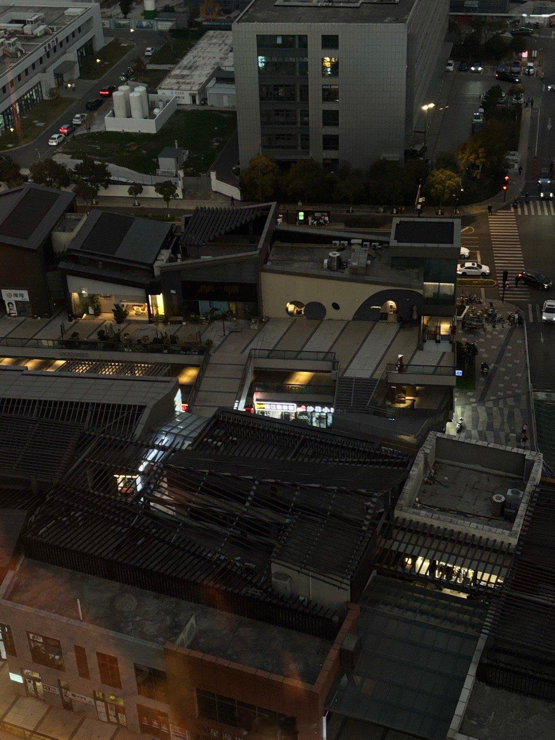 茫茫人海中我一眼就看到了你，但是晚饭我已经有酒店的自助餐了，对不起… 舟山