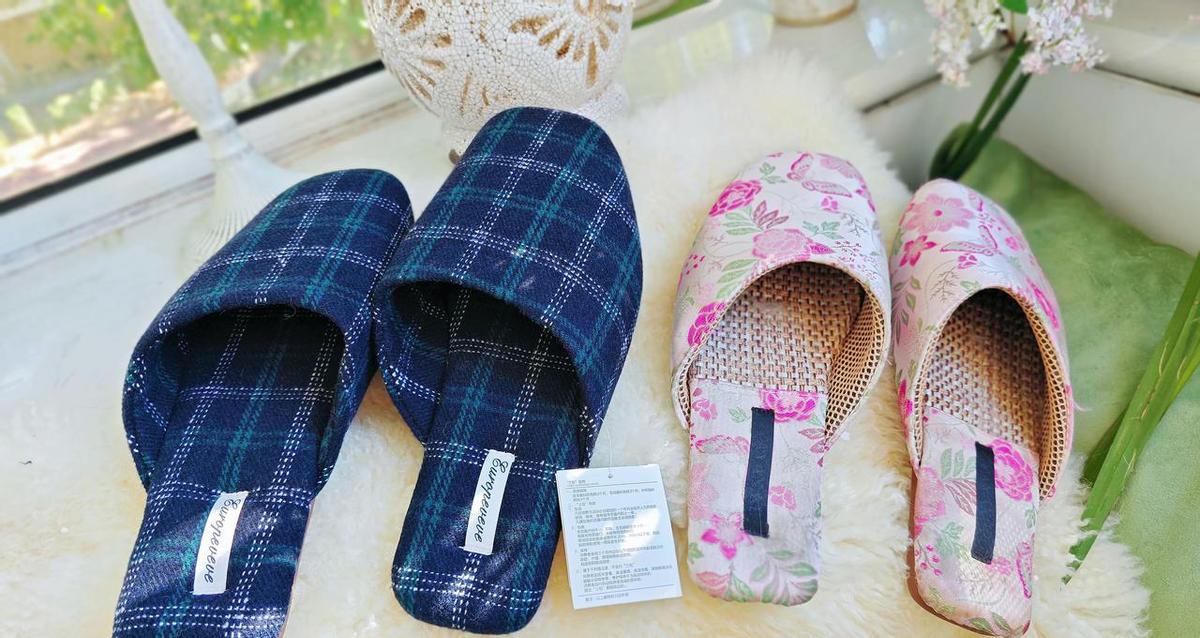 脚胖别硬穿，真不是你脚大，是鞋太瘦。
43码脚买44-45码还挤脚？
不是你选错