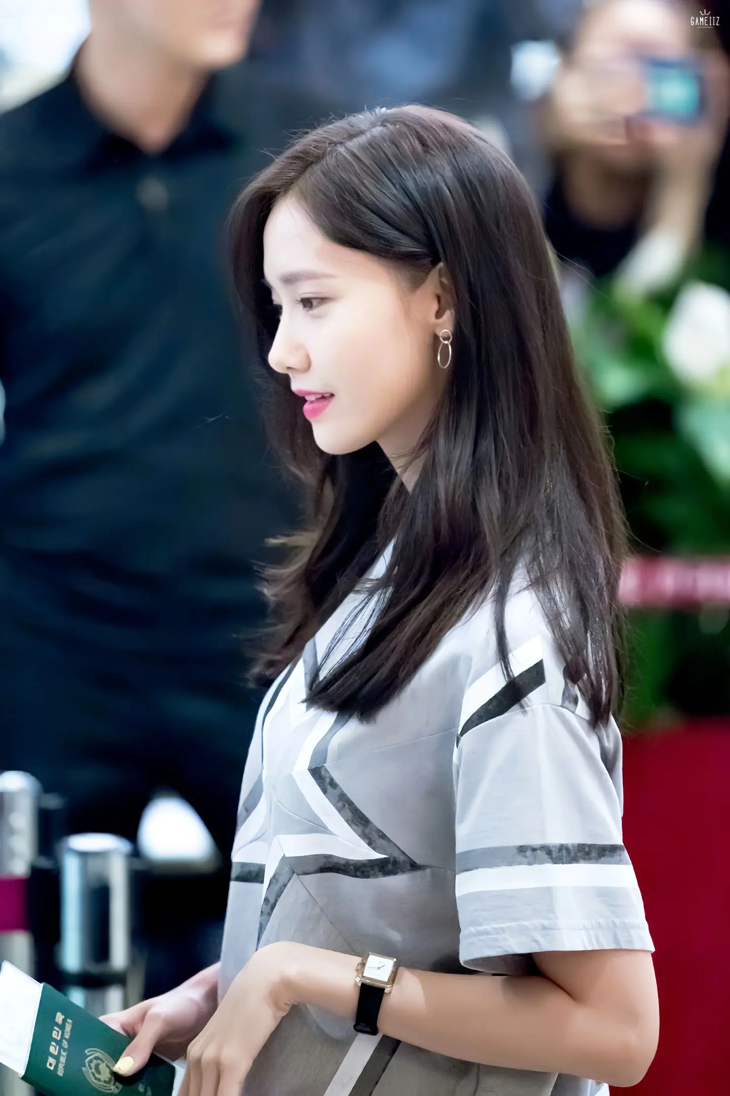 比侧颜吗？那你算是踢到钢板了。