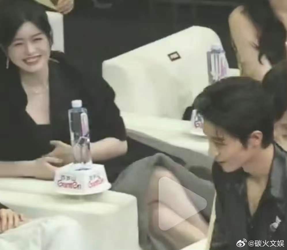 肖战藏海传的平行世界肖战藏海的平行世界肖战藏海的平行世界，不错不错，