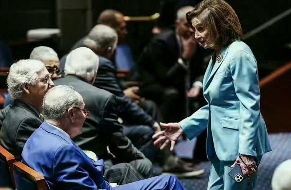 佩洛西说，美国已完全准备好迎来女性总统，而且也必将出现。 ​​​美国到现在还没有