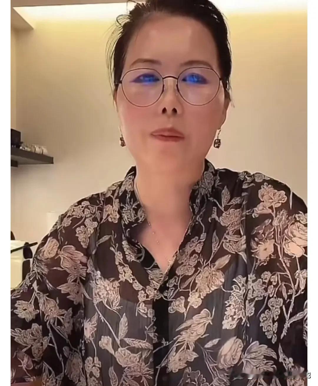 不要带节奏了，想念大S放在心里就行了。

小杨阿姨直播中怒怼黑粉：你要是真的喜欢