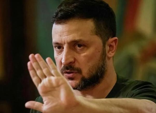 总统可以不当，北约可以不进，战争甚至都可以输，但有一样东西，就算天塌下来，他也得