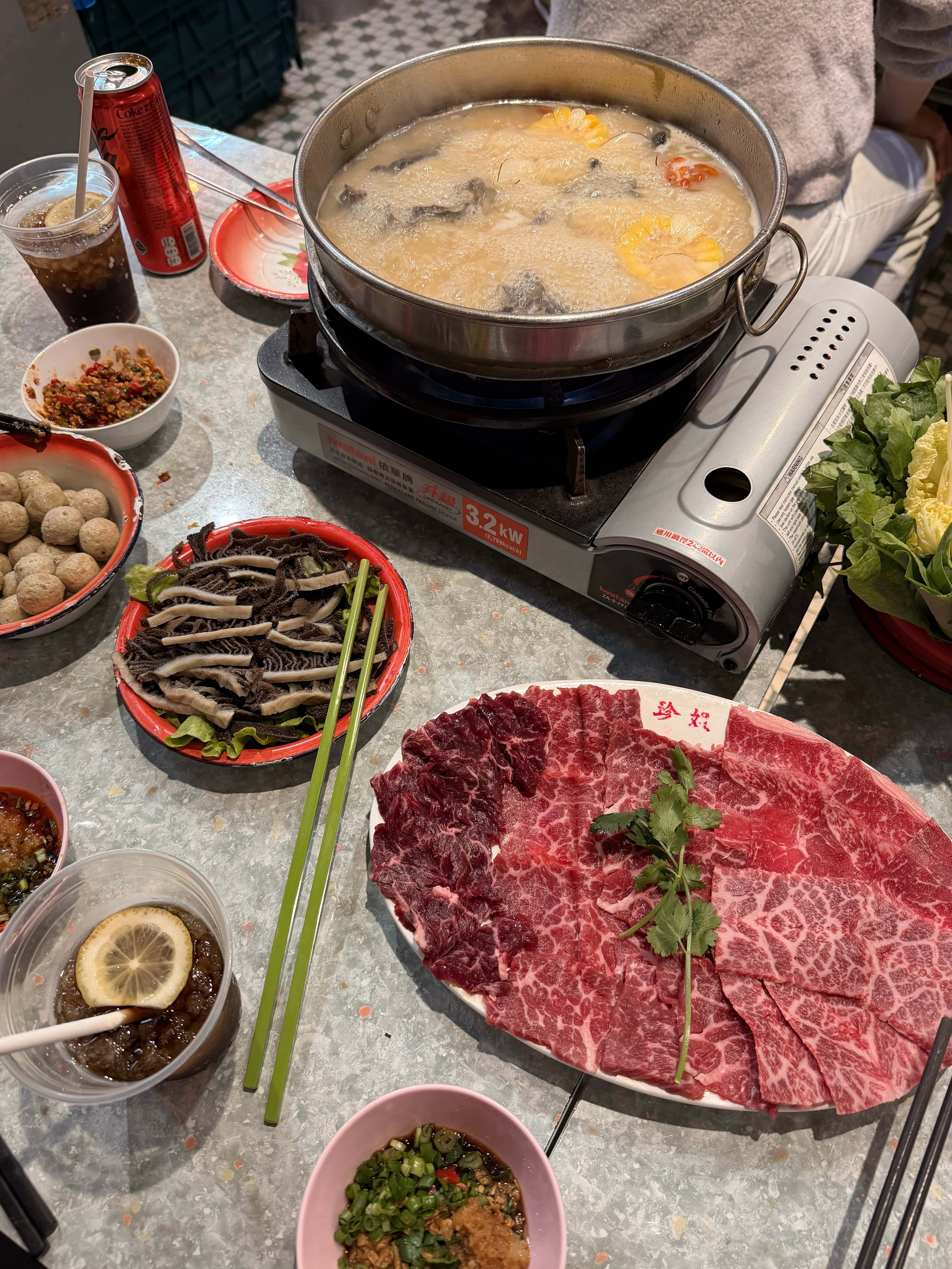 这次去香港基本都泡在酒店里拍照惹收工那天和助理摄影去吃了珍姐～口味清淡的宝 推荐