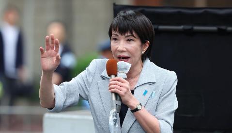 所有人都在等中国对日本出手，结果海关数据一公布，全都懵了。2025年11月，中国