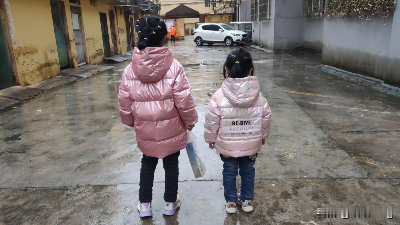 慌慌张张送完孩子去学校核酸，急急忙忙去小区排队核酸，目前感觉良好，[奋斗][奋斗