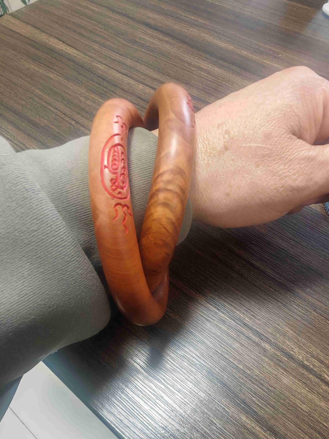 我属牛，今年50岁。

又因为2026年为丙午年，也就是马年。有名谚语叫“牛头不