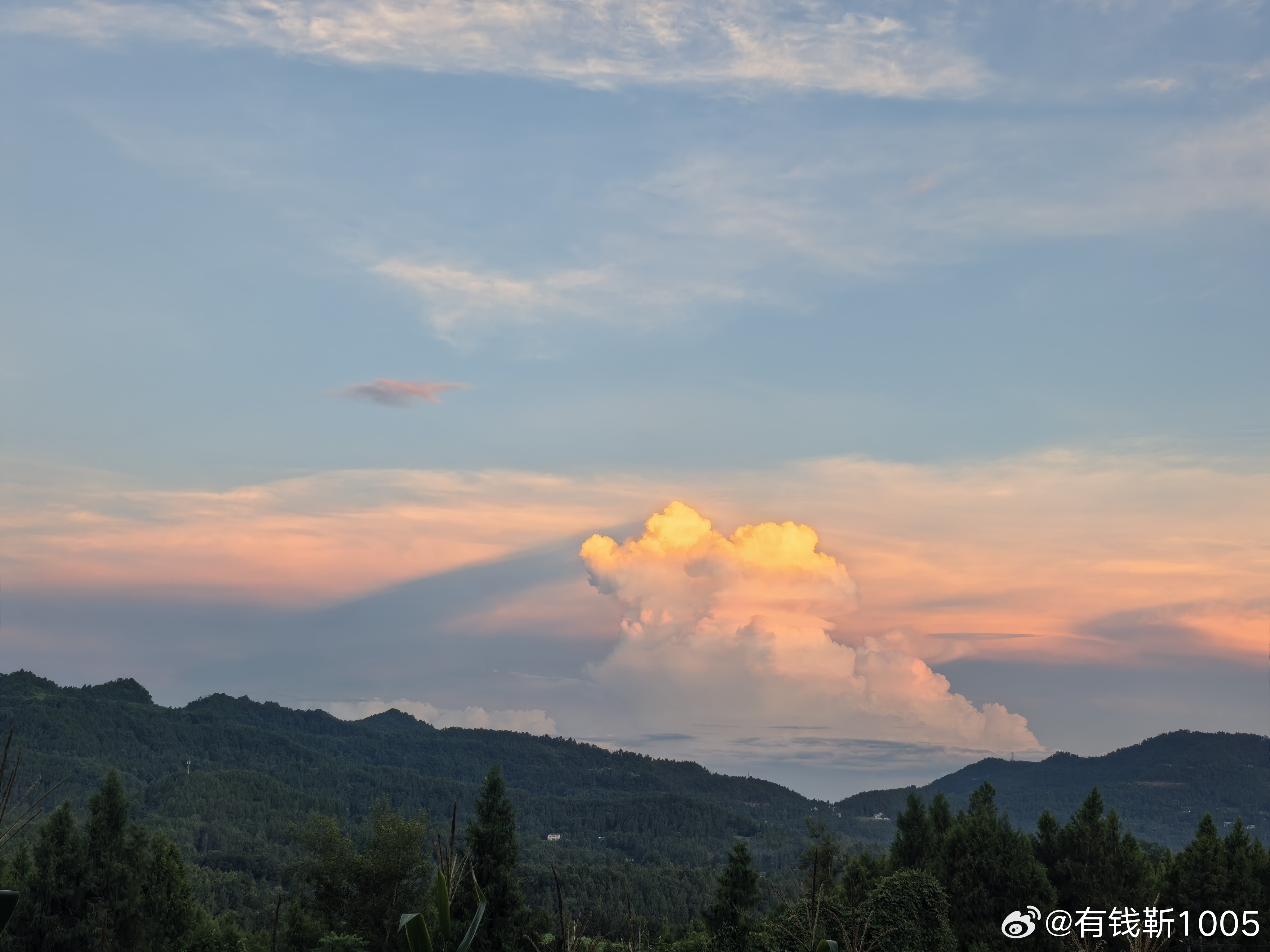 早安  把昨夜烦恼留在梦里，今日只赴温柔与光亮。早安🌞 