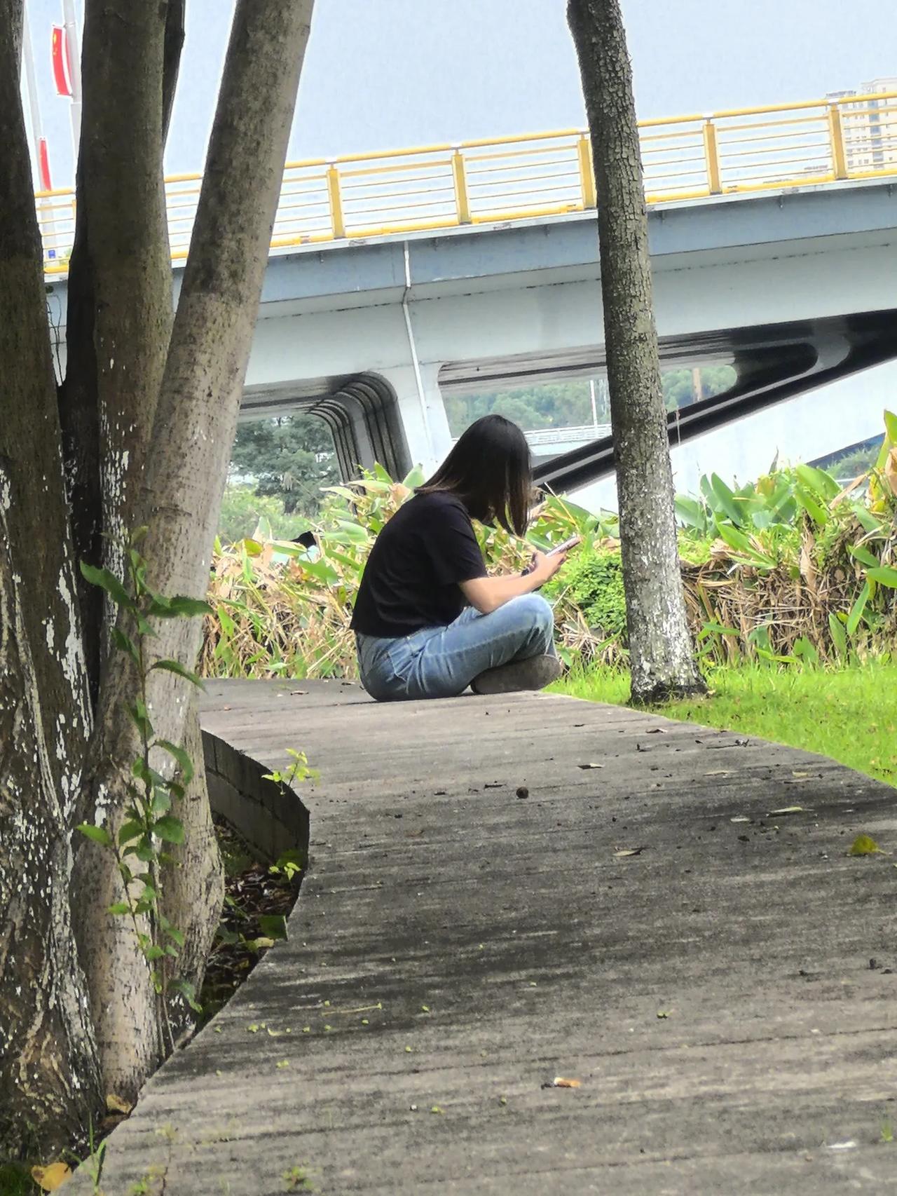 甬新河畔，
赏花闻香观秋水～