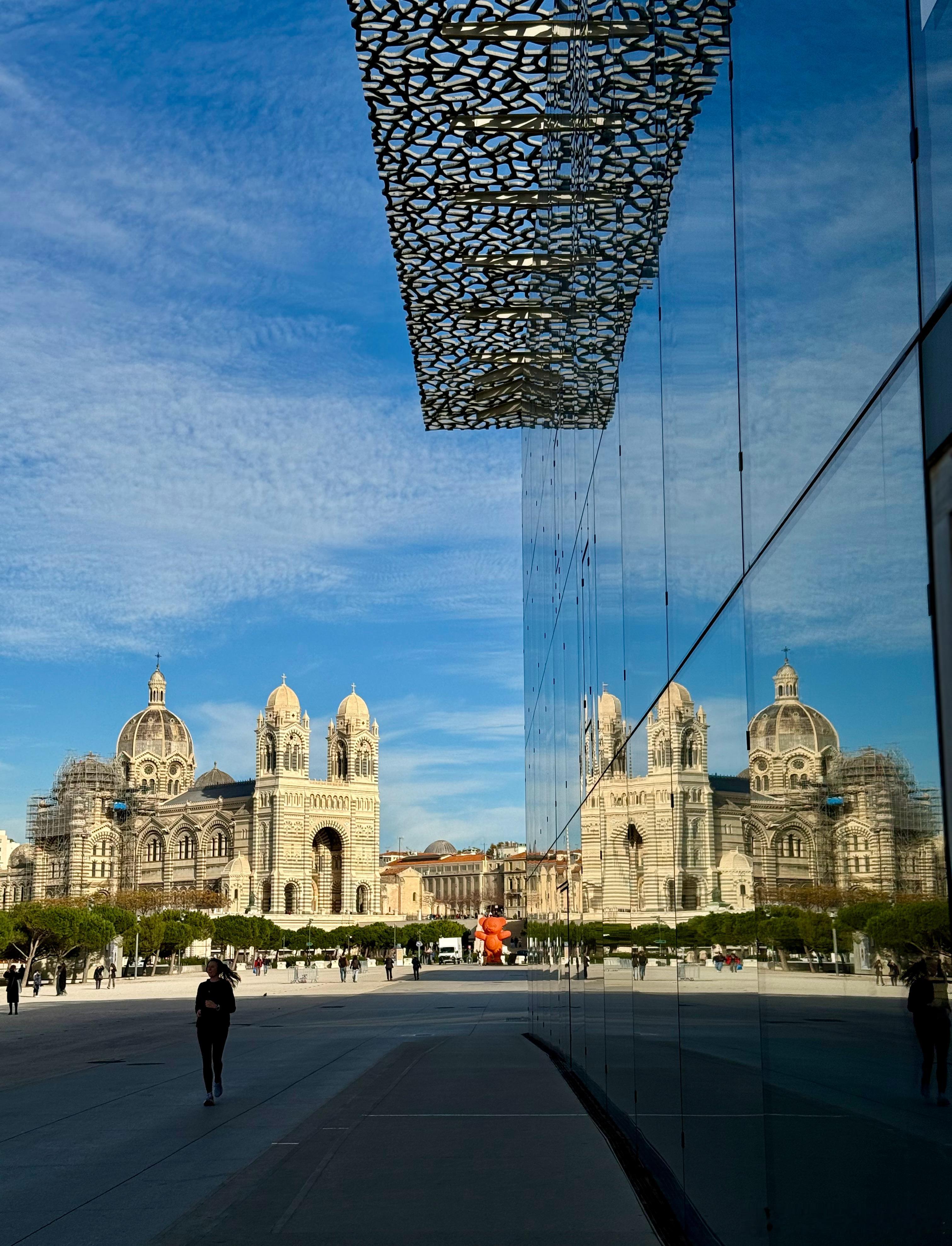 来马赛，推荐这个地中海文明博物馆，随手一拍都很出片  