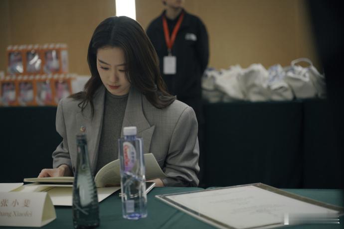 张小斐天坛奖评委首亮相 首次以评委身份亮相北影节，整体状态松弛有度，优雅知性又极