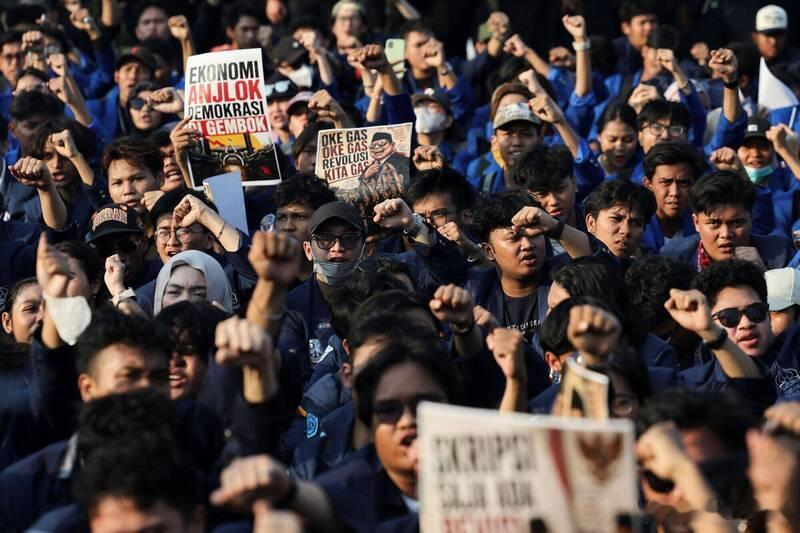 印尼免费营养午餐计划问题频发 将暂停实施4周海外新鲜事 在接连发生食物中毒事件、