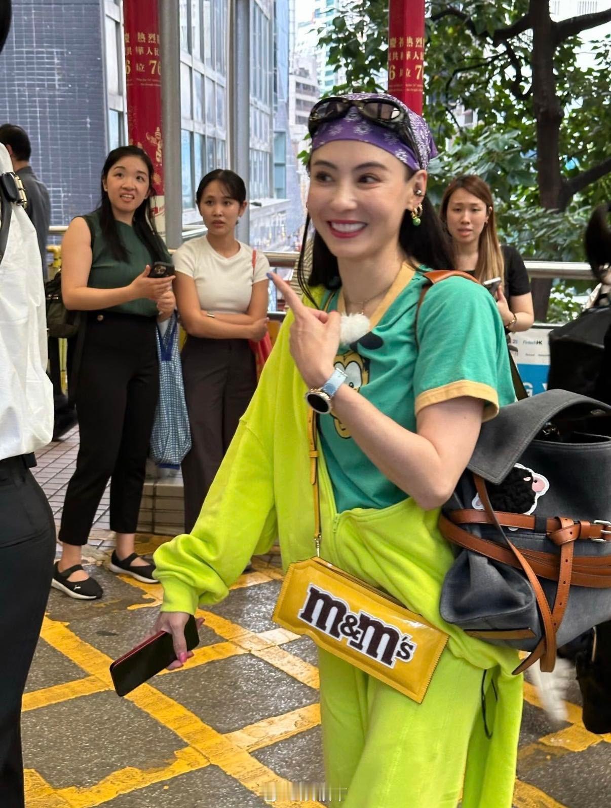 张柏芝说想成为刘嘉玲这种女人 这是什么神仙友谊！张柏芝在vlog里坦言每次见到刘