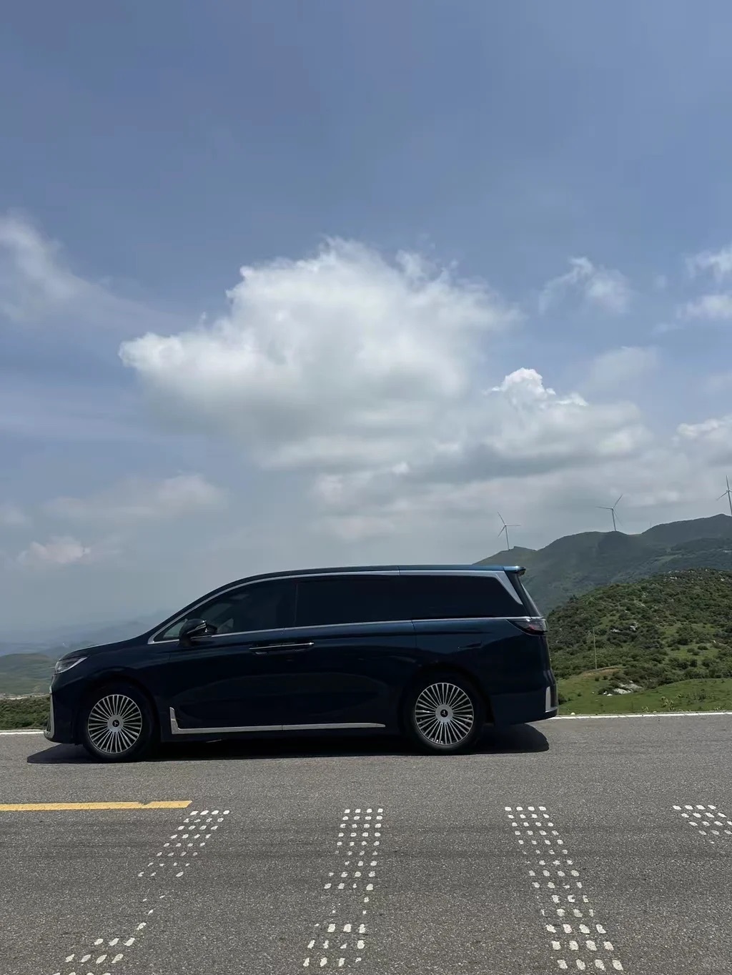 岚图梦想家：商务露营全场景轻松拿捏周末约上好友开启山野露营之旅，岚图梦想家直接承