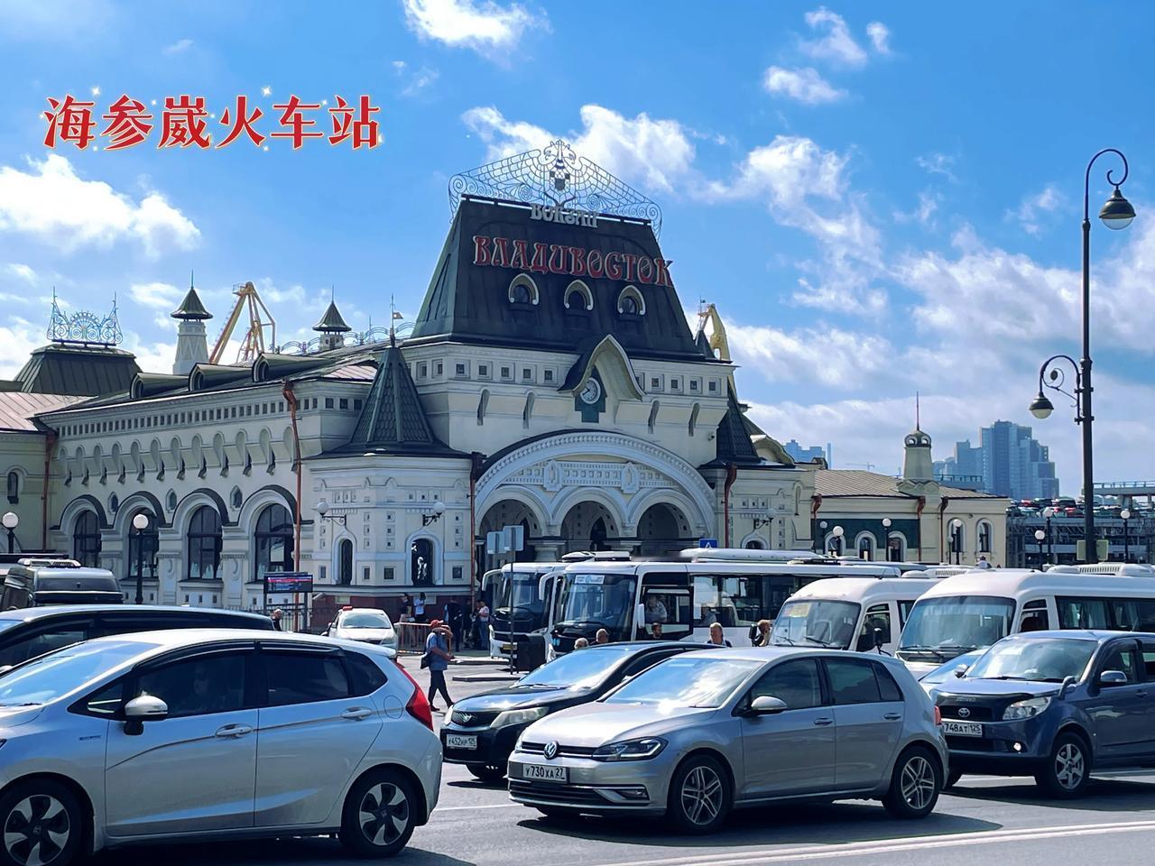 海参崴城市人口70多万，三面环海，这座宁静古朴的城市有着优质的天然良港。在这里可