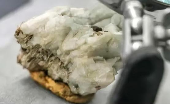 七国集团达成减少进口中国稀土共识，中国网友破防了：既然他们不想要，那就对他们进行