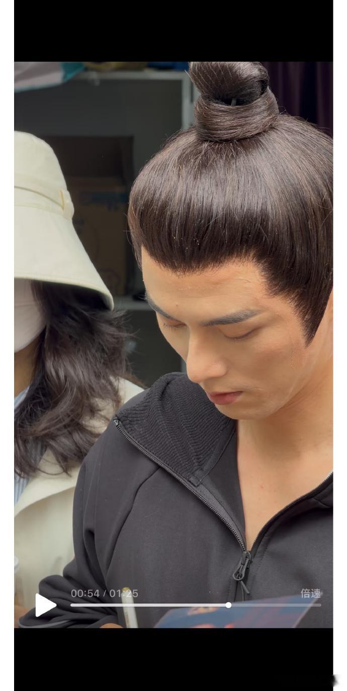 古装剧演员的隐形伤痛，头套胶水过敏、破皮虽然是常态，但叶祖新这伤势看着就严重叶祖