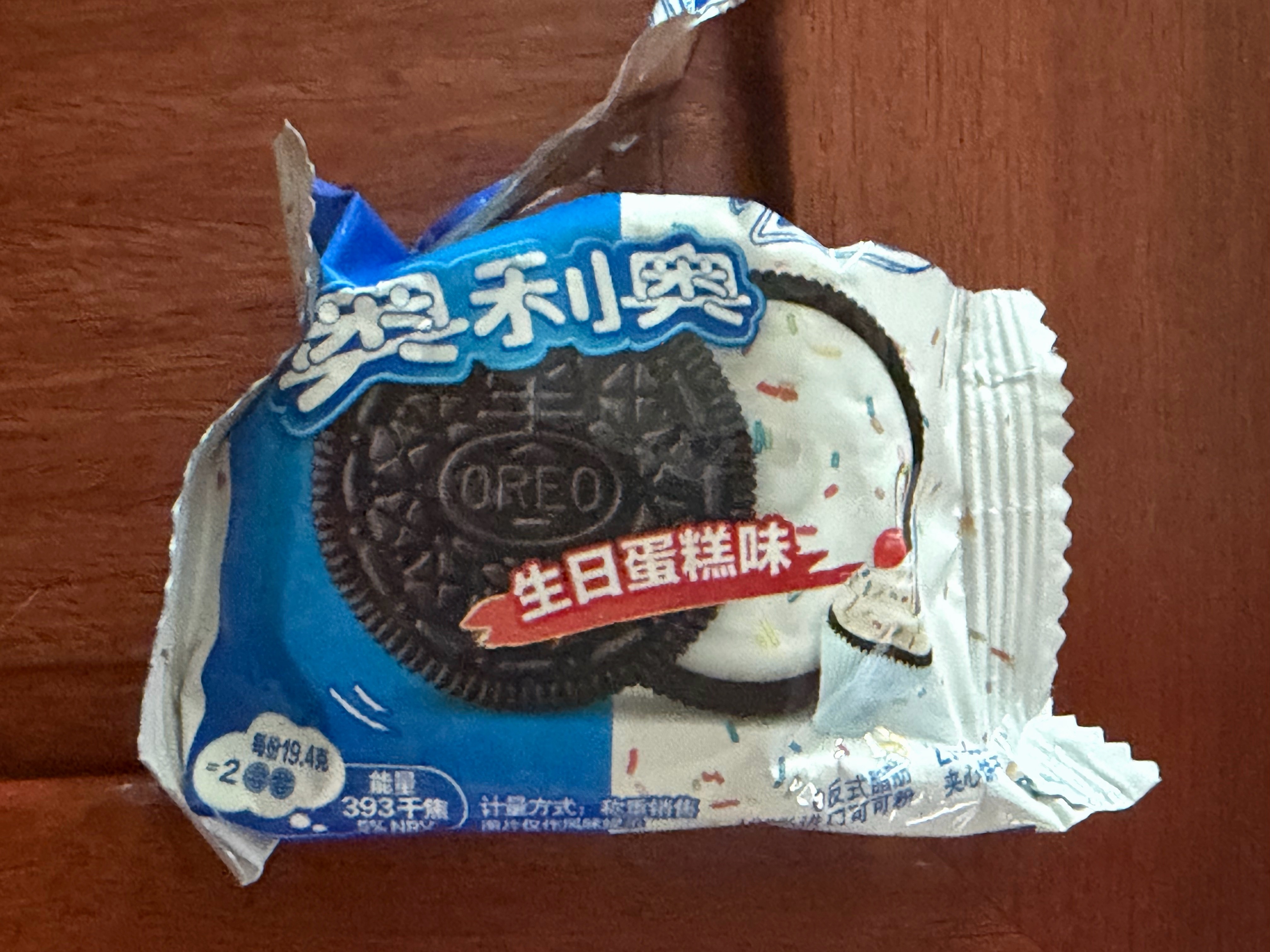 第一次吃 生日蛋糕味的奥利奥