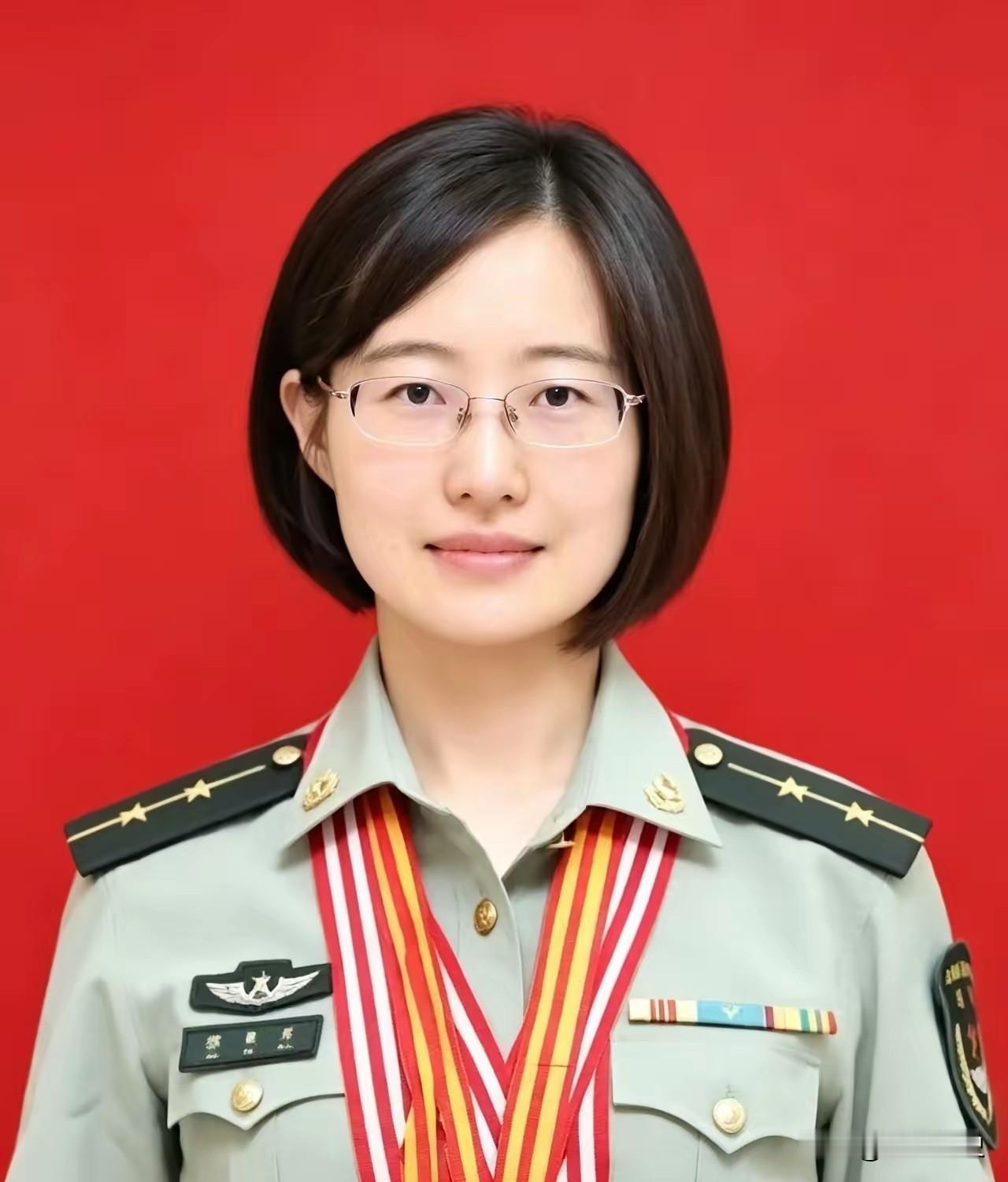 10岁特招入伍！这位海军女少校，靠人脑算力成为军中王牌神算子
 
徐美多，女，汉