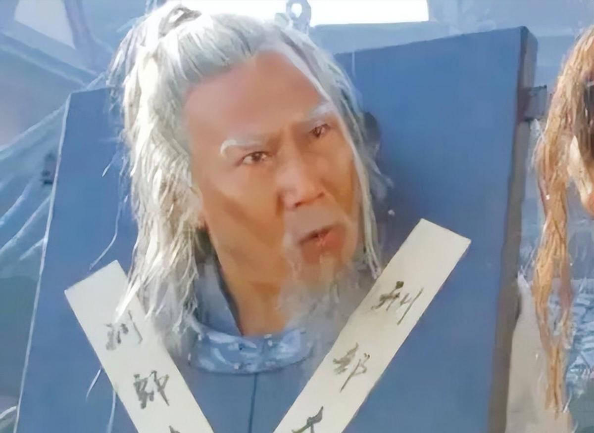 1390年，朱元璋要把77岁的李善长满门抄斩，行刑前李善长拿出免死铁劵，想让朱元