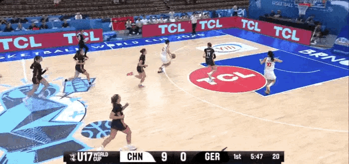 中国U17女篮在上半场以47比34领先德国U17女篮，这个比分真的挺好，毕竟对手