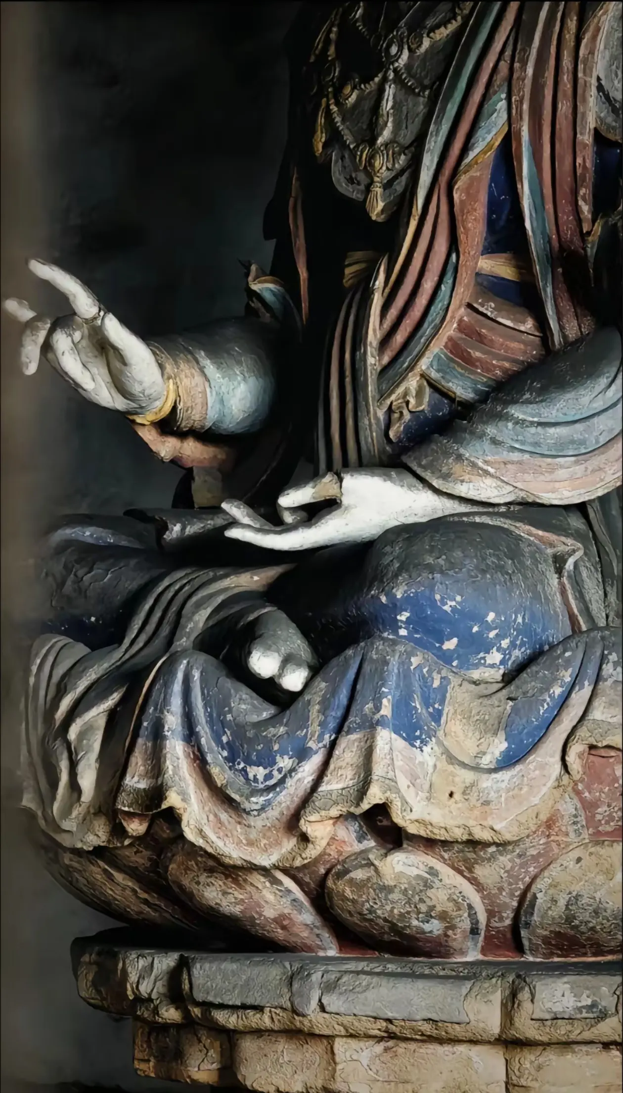 不要过多干涉他人命运。不求不救，不问不教，不要轻易的帮助别人，否则会替...