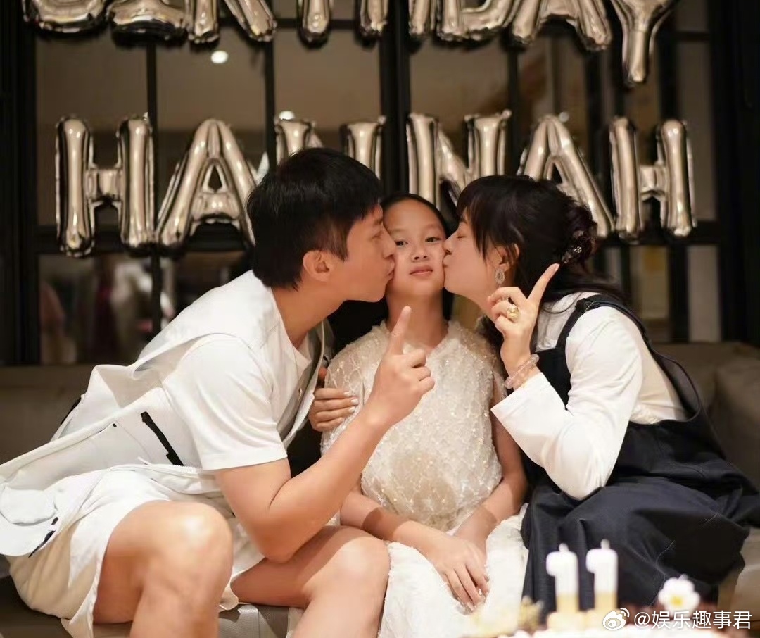 邓超妈妈辛苦爱你小花爸爸好帅5月3日，孙俪晒出为女儿庆生的照片，并配文：“今天是