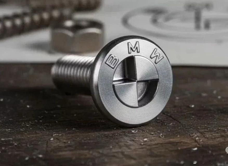 宝马的专利，这是专利荒么，赶紧做一套工具偷螺丝 