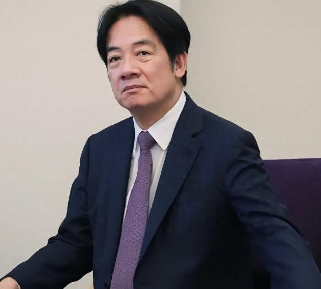 坦克深夜密集部署站台岛造势，却丝毫撼动不了台海既定格局走向。

最近台海周边很热