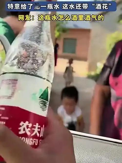 惊险！奶奶误用白酒冲奶，一月大婴儿陷危机

近日，一位奶奶因疏忽，竟用白酒给仅1