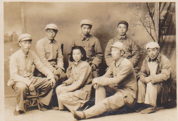 1938年，项英的妻子，历经长途跋涉，终于找到了项英，谁知项英却拔出手枪，怒道：