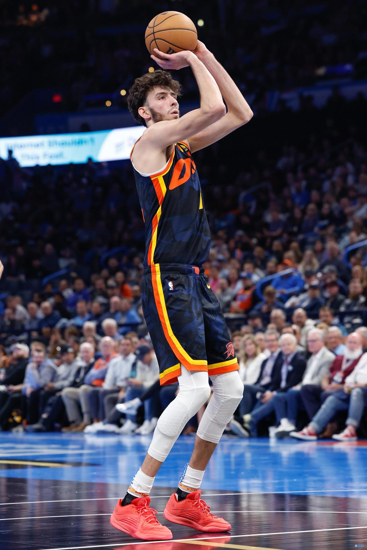 切特投篮一个不丢，让勇士怎么玩

雷霆战胜勇士，切特上场25分钟，投篮9中9，刷