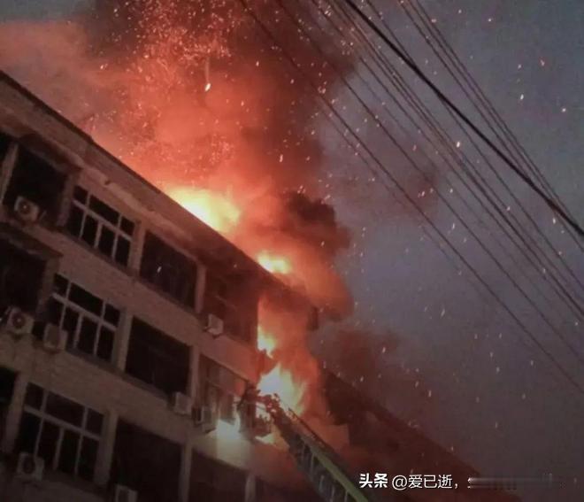 昨晚广东的火灾真的是太让人心痛！8死4伤！
       2025年12月9日晚