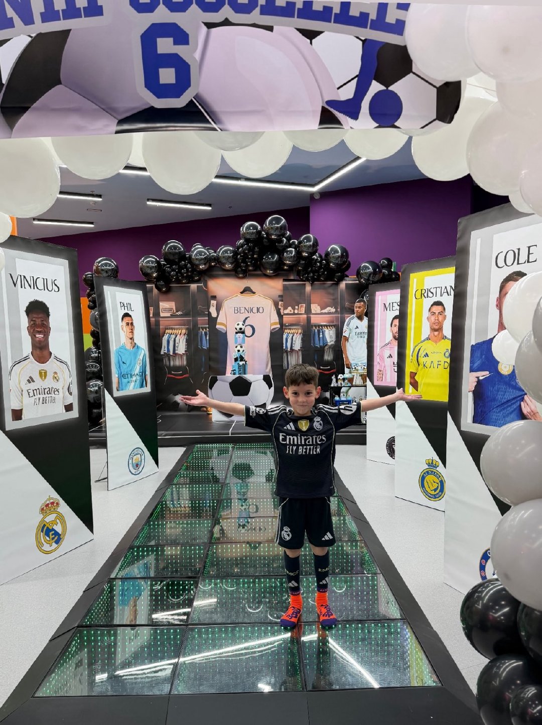 Beni生日聚会上的球星走廊 