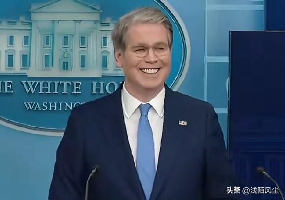 记者:“今天早上您和美联储主席共进晚餐时，您是否要求美联储降低利率？”

贝森特