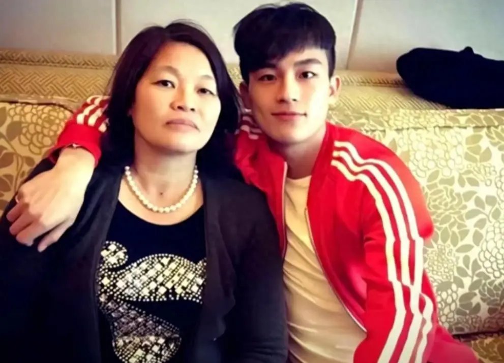 欧豪难怪这么帅气，原来是随妈妈 ​​​
