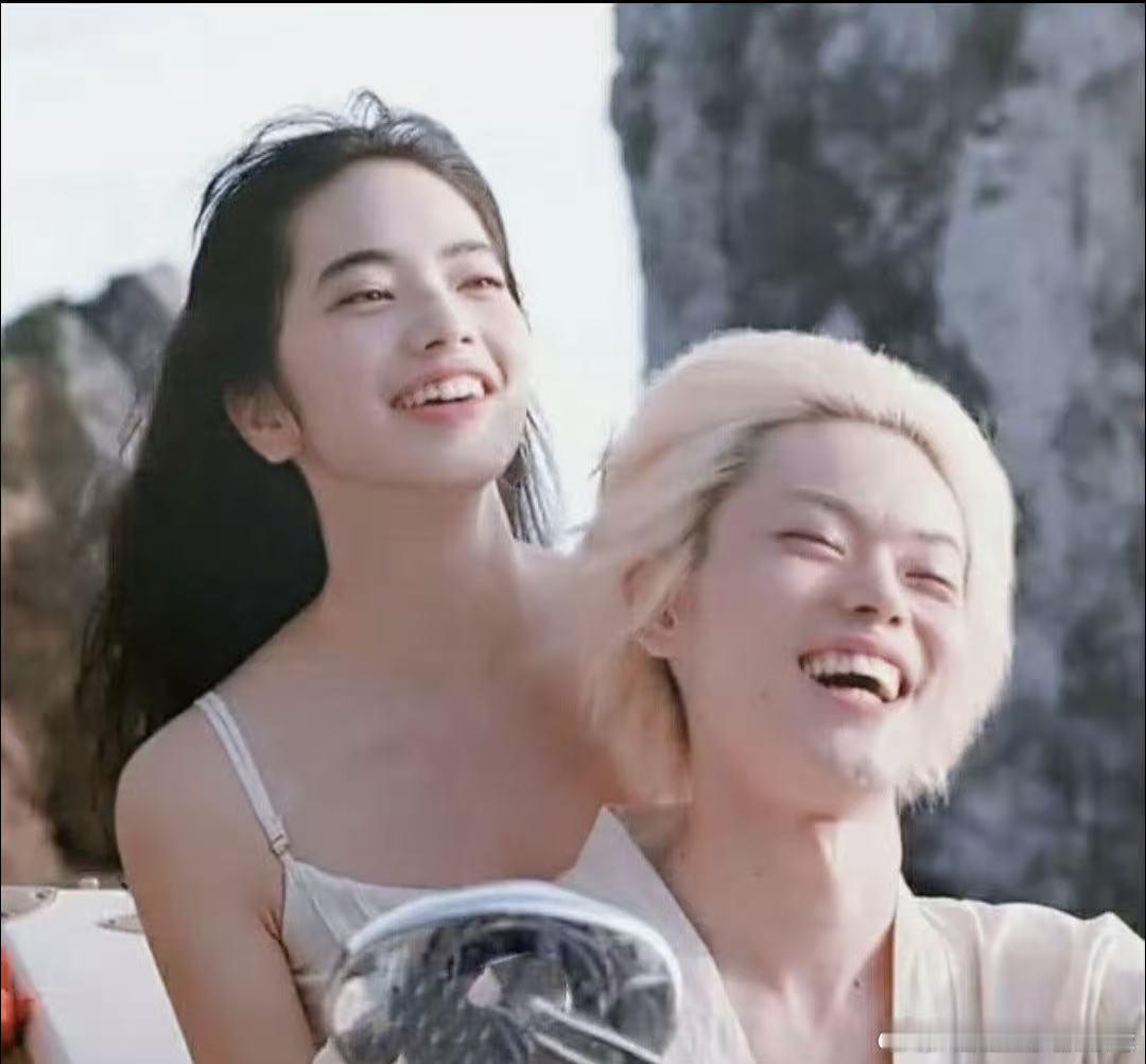 小松菜奈少和菅田将晖亲嘴吧 小松菜奈新发型颜值在线，奈何和菅田将晖撞脸程度直线上