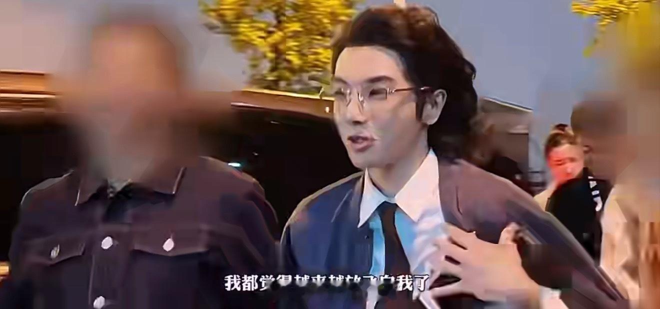 我的评分： 呆萌又负责的花花！ 工作vlog里吐槽社交太难，时隔两年重回工作社交