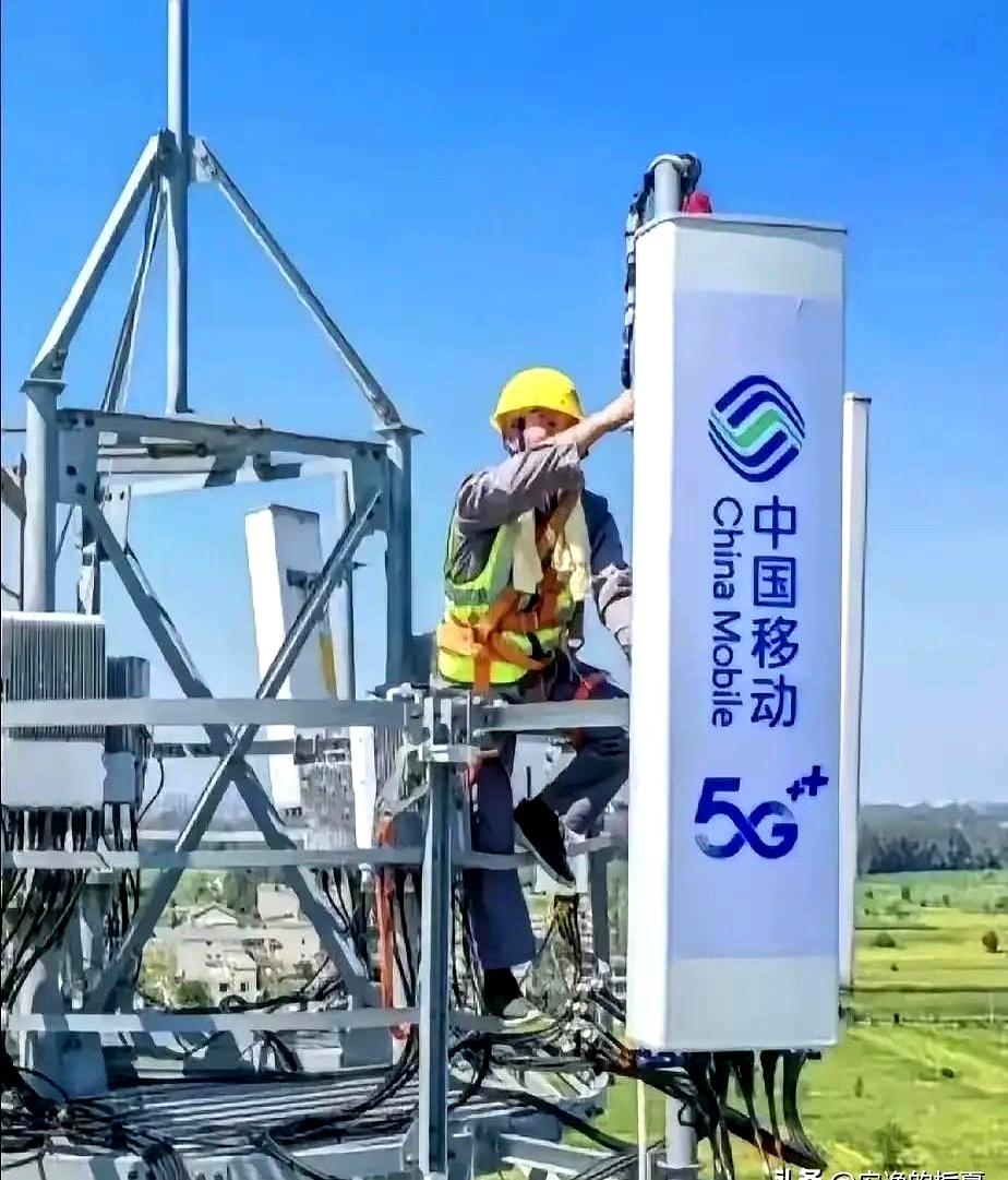 天天加班改方案、对齐参数的职场人，真的该看看工业互联网的巨变了
 

过去做个能