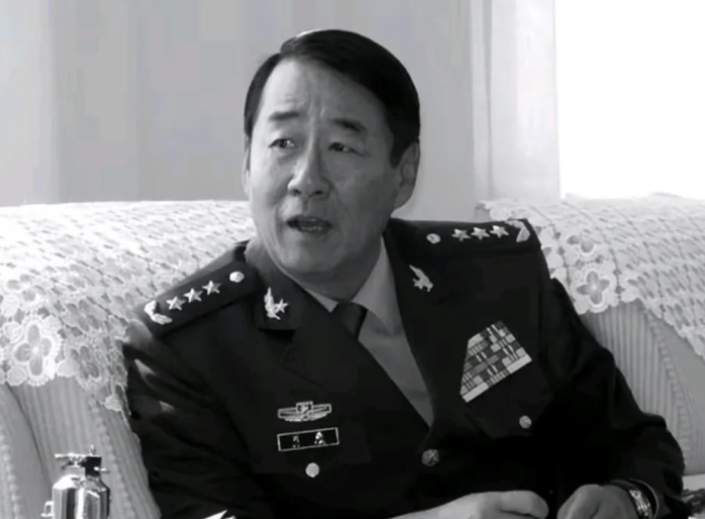 1985年，身为郑州市副市长的刘源去车间视察工作。突然，他见到一个女工并惊讶地想