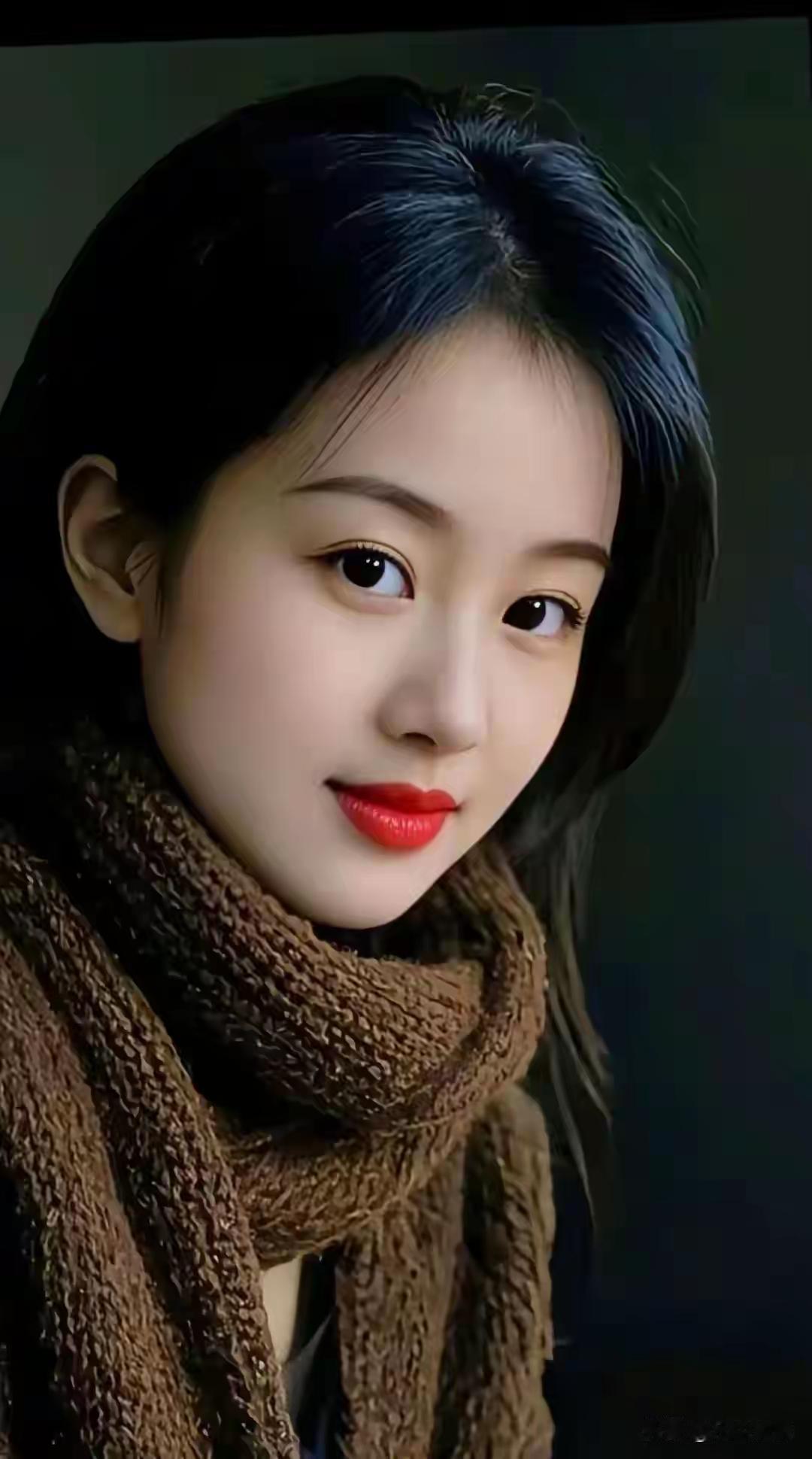 冬日暖阳下的甜美少女，红唇与棕色围巾相映成趣，温暖而迷人。💖🍒🌟