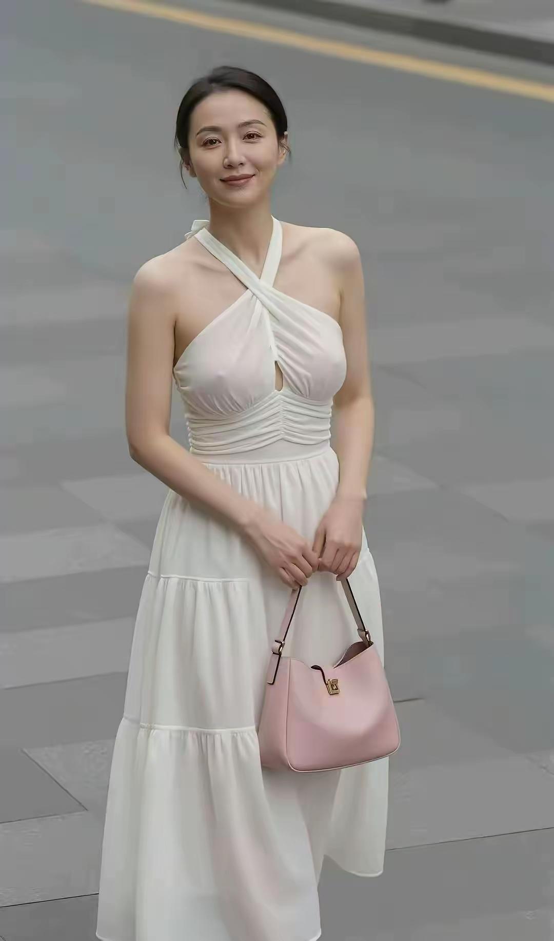 优雅女神，清新动人。