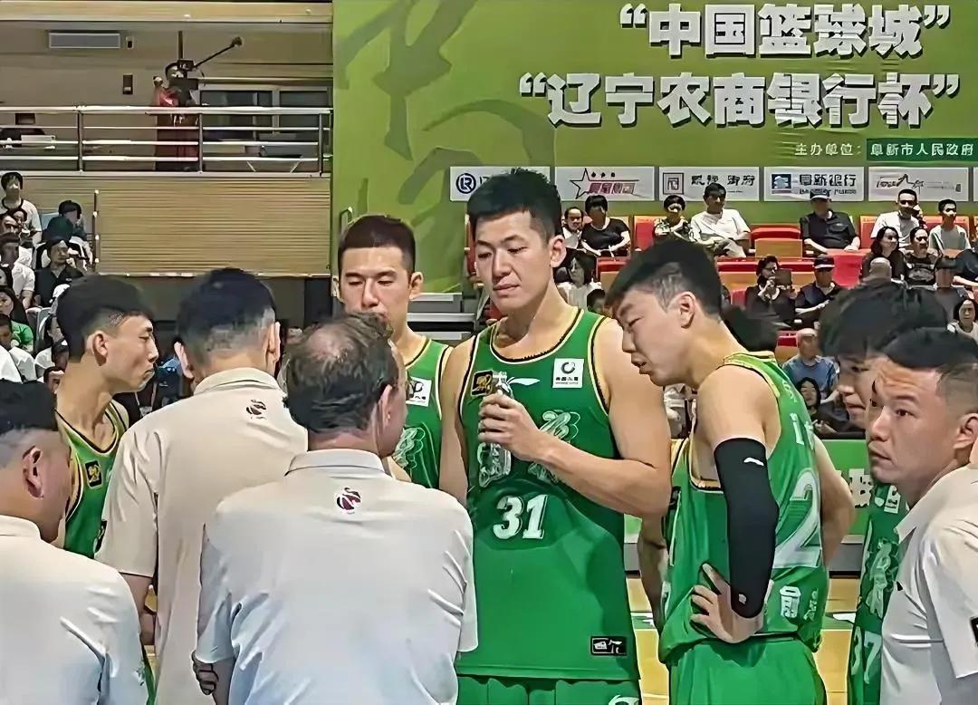 杨鸣太厉害了！阜新四国男篮邀请赛，辽宁男篮90-81力克美国TBT阿肯色州男篮，