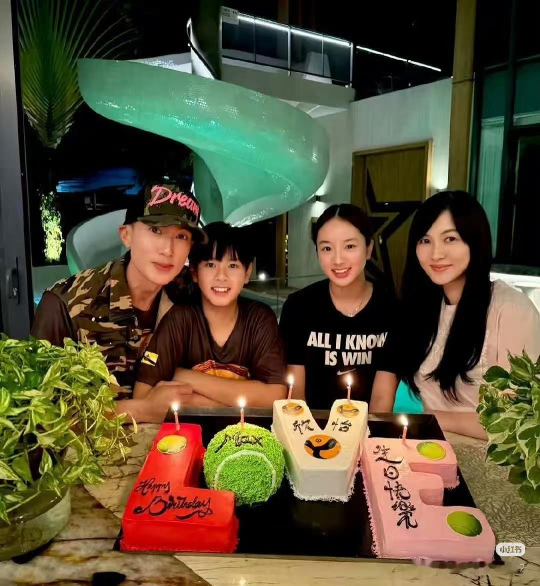 吴尊松口了！15岁NeiNei被传恋爱，他这话让全网家长沉默，两个人互相喜欢多美