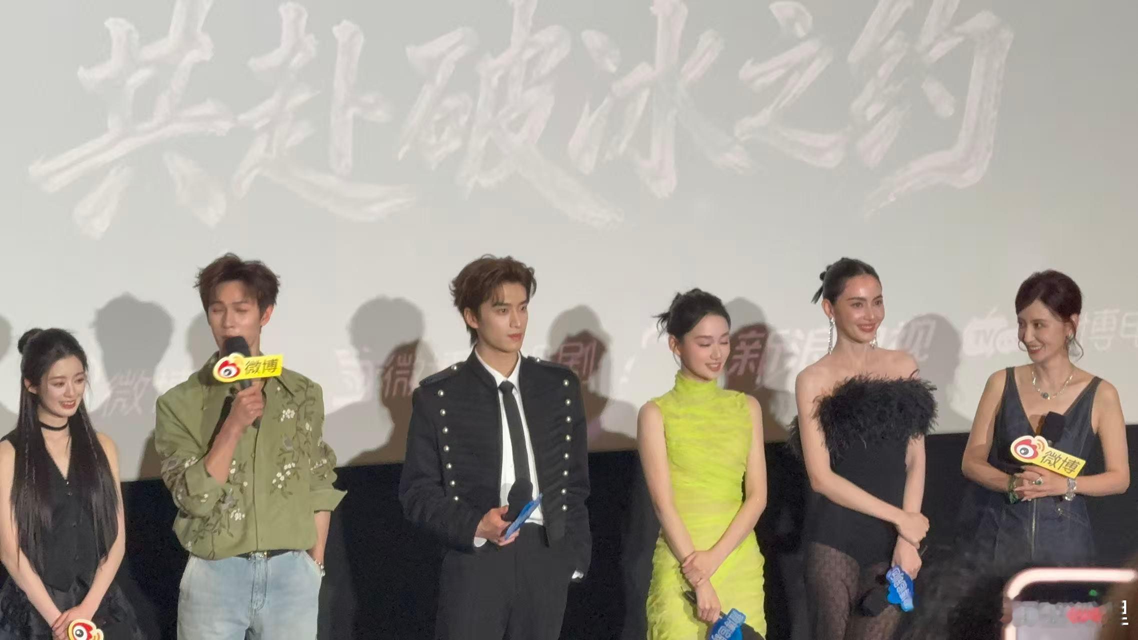 C位给主演张萌站一边 张萌演的都是别人不想演的角色，却把最好的角色留给别人。这种