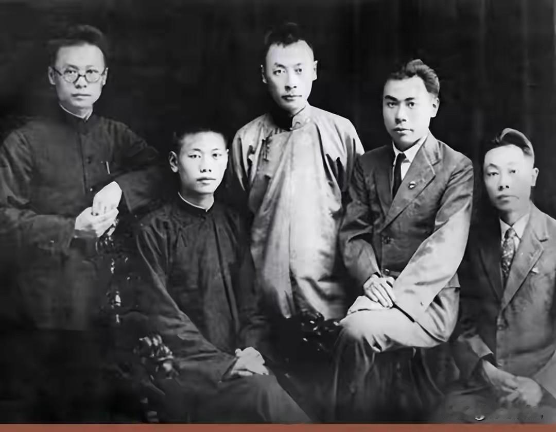 陈毅四兄弟，一位新中国元帅三个国民党将军，方向有异、殊途同归。
 
四川乐至陈氏